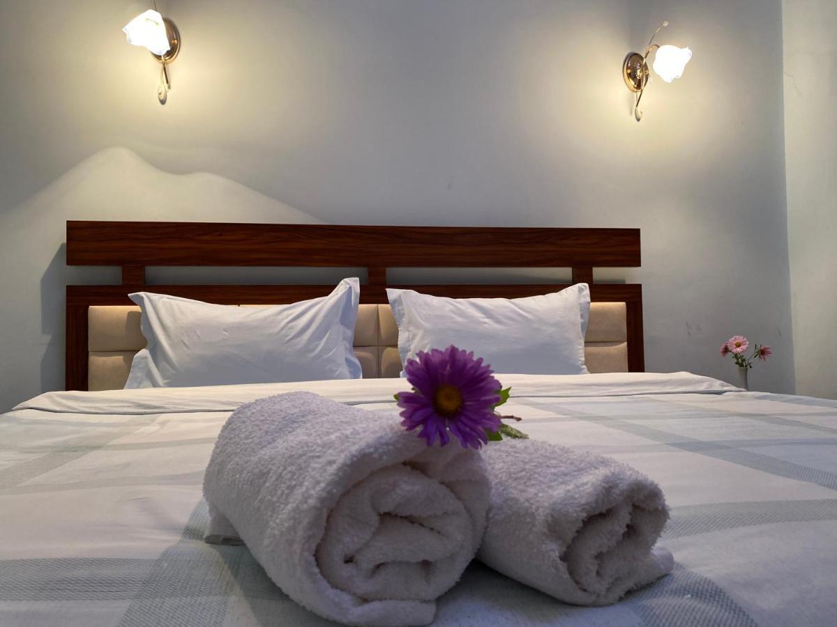 Christy Hotel Goris Exterior foto