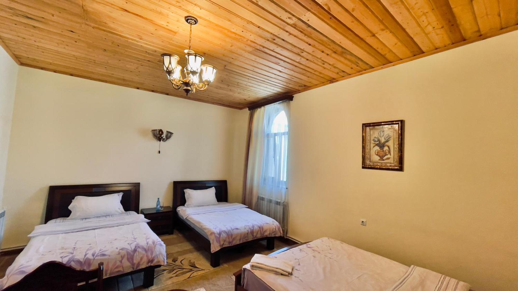 Christy Hotel Goris Exterior foto
