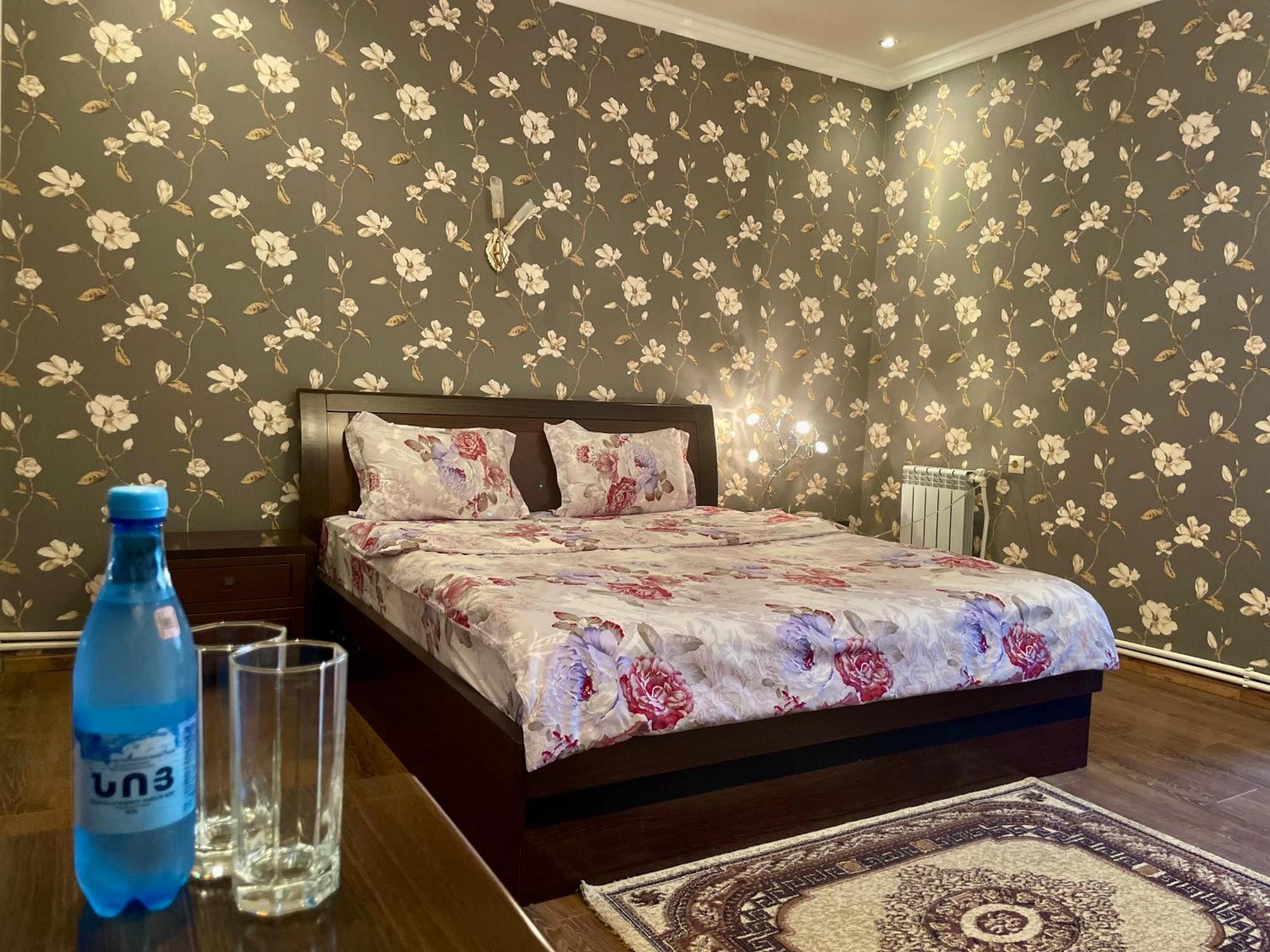 Christy Hotel Goris Exterior foto
