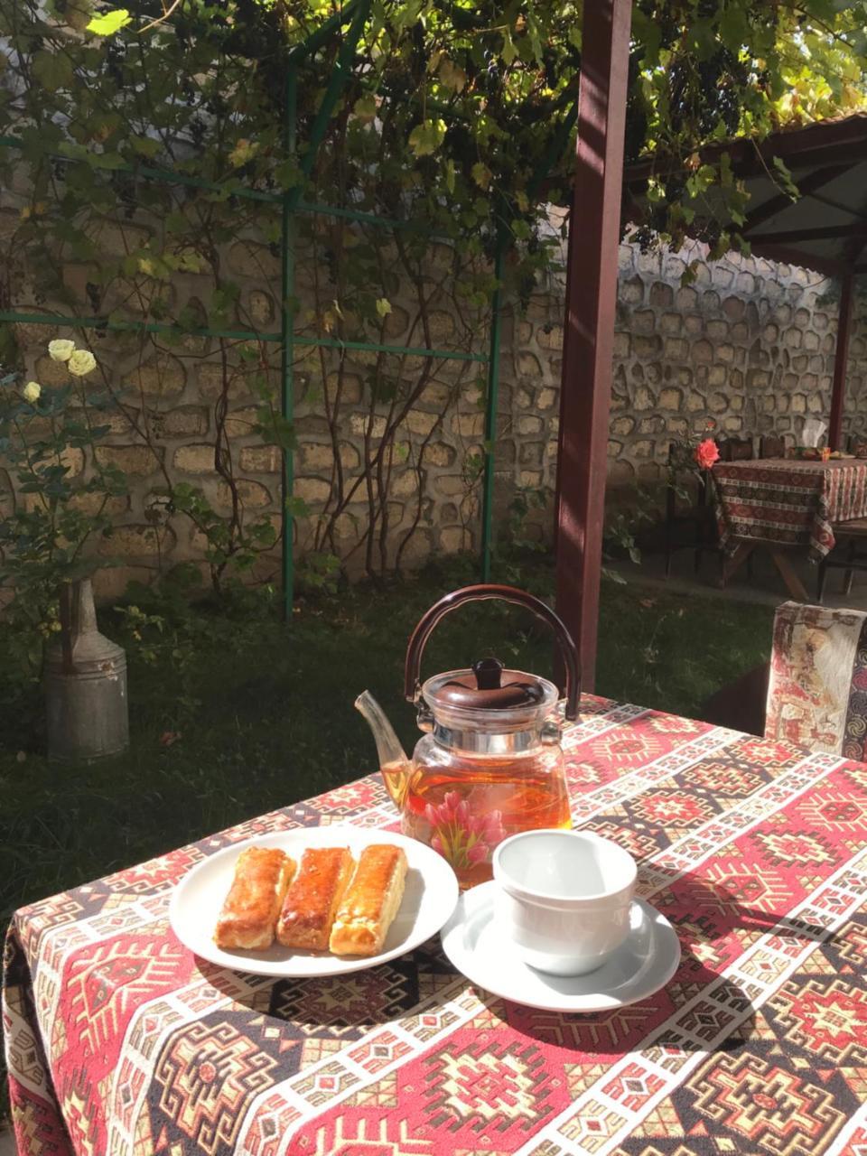 Christy Hotel Goris Exterior foto